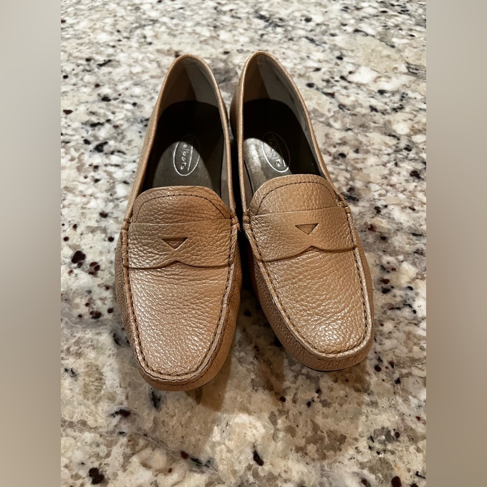 Talbots Women’s Light Tan Leather Loafers Size 7.5 - Picture 8 of 9